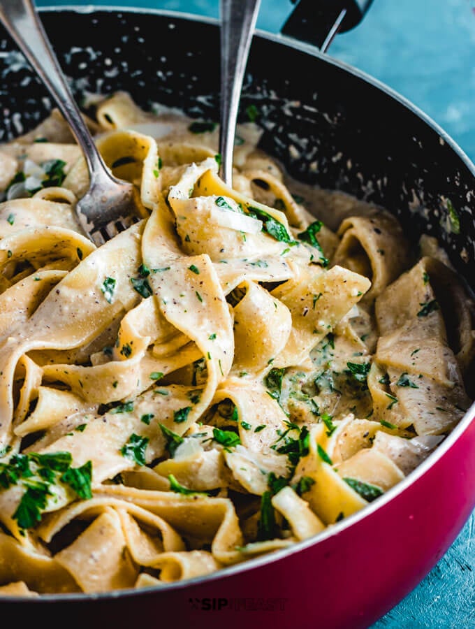 Walnut sauce pasta in the pan.