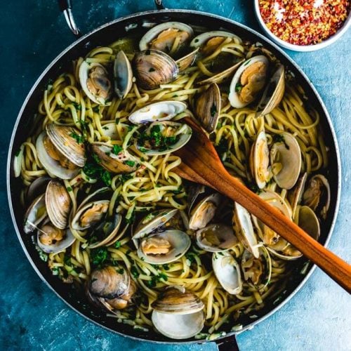 Linguine Alle Vongole In Bianco (White Clam Sauce) Sip and Feast