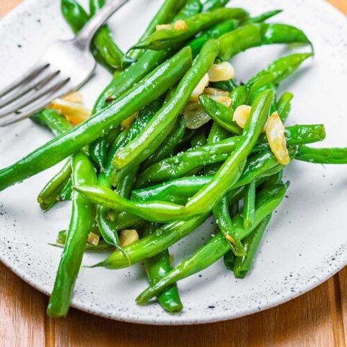 Italian green beans in pan featured image.