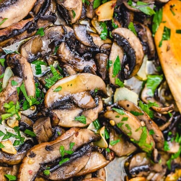 Easy sauteed mushrooms featured image.