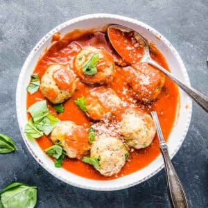 Turkey meatballs featured image.