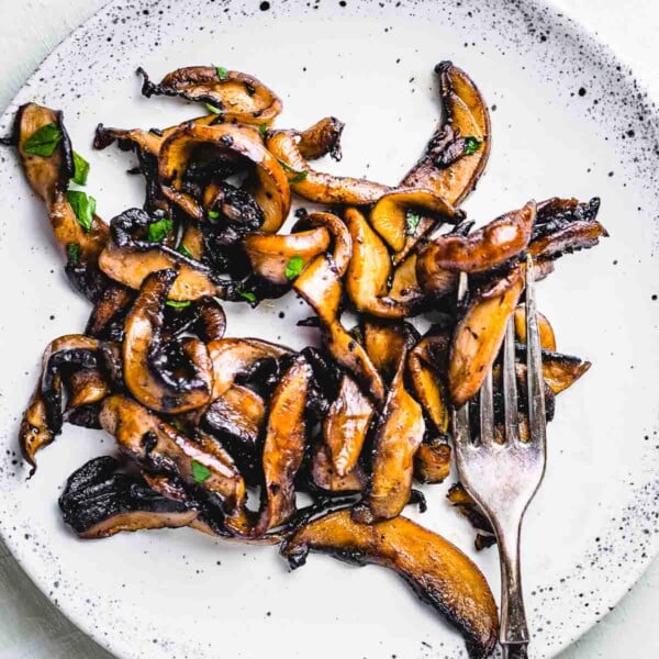 Sauteed balsamic portobello mushrooms featured image.