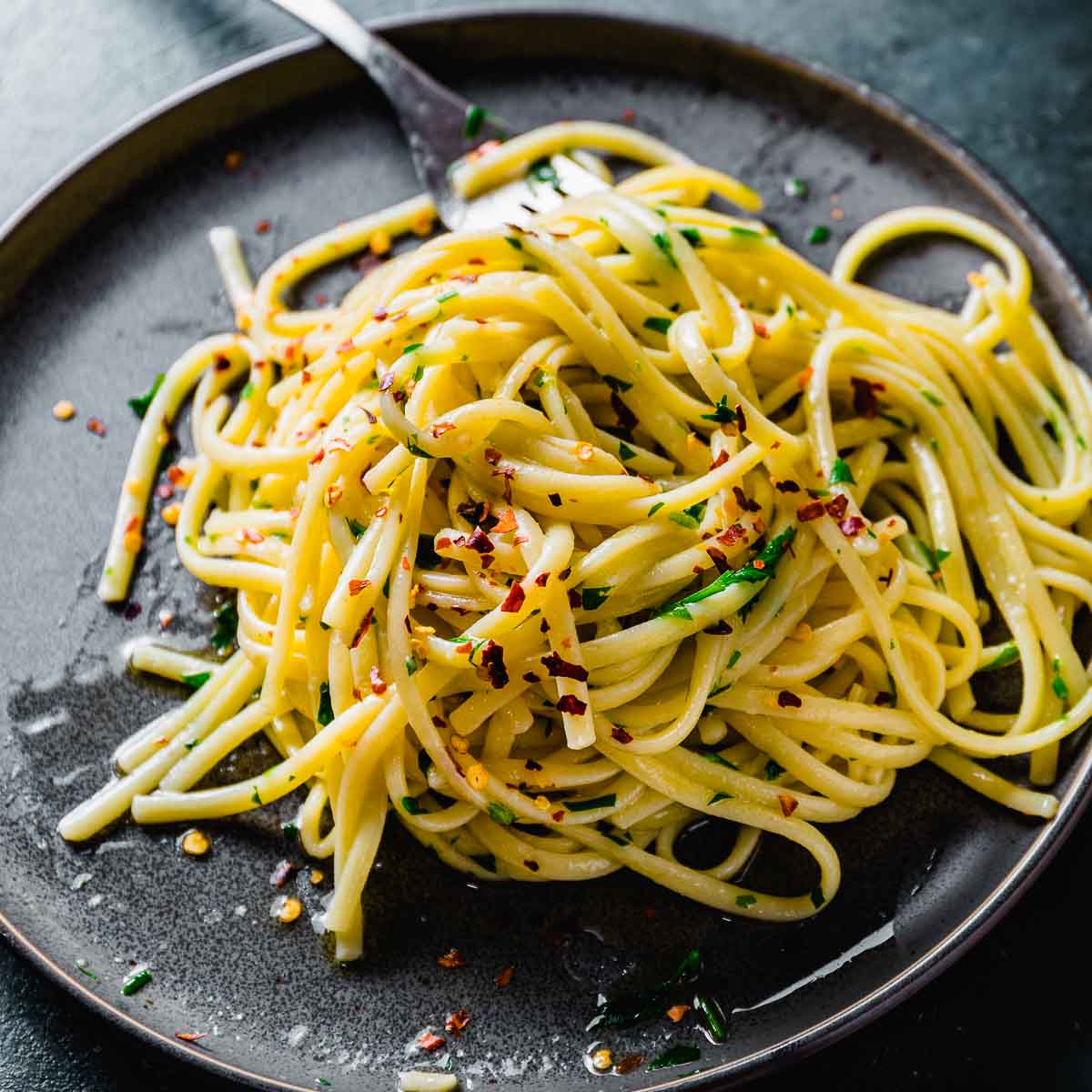 Linguine Aglio e Olio - Easy Weeknight Pasta - Sip and Feast