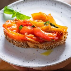 Peperonata recipe featured image.