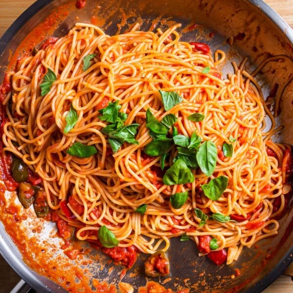 Spaghetti arrabbiata featured image.