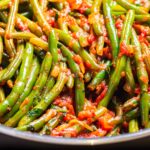 Green beans with tomato sauce featured image.