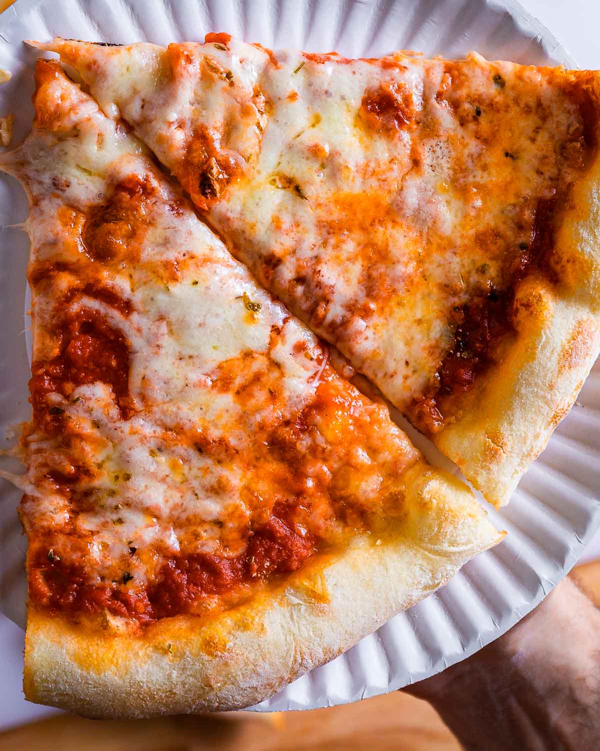 https://www.sipandfeast.com/wp-content/uploads/2021/07/pizza-steel-6.jpg