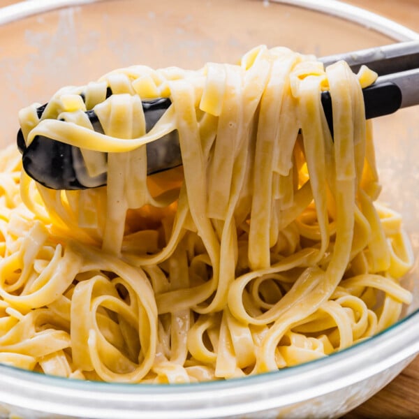 Fettuccine Alfredo featured image.