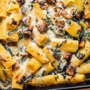 Creamy mushroom pasta bake featured image.