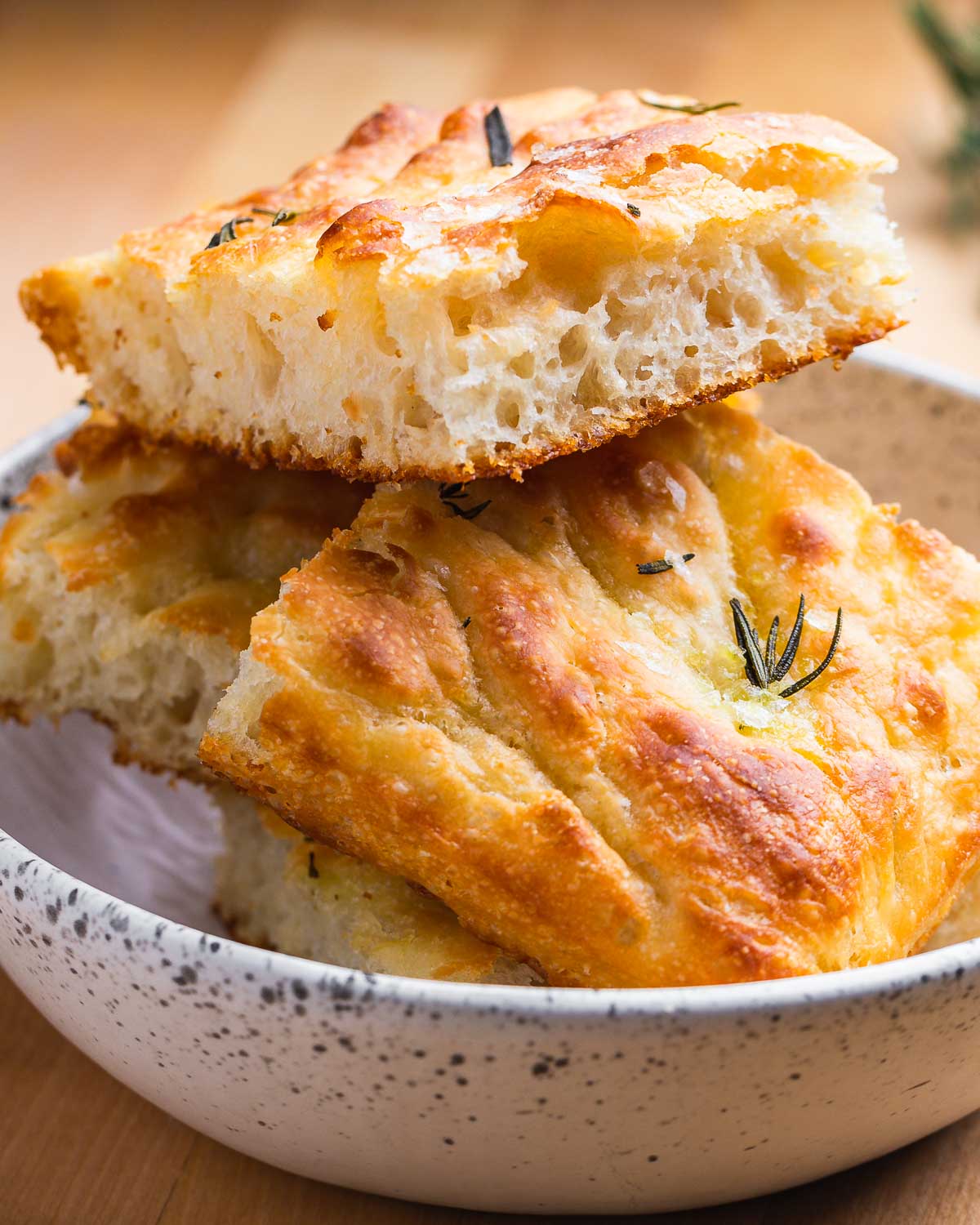 White bowl with 4 pieces of focaccia.