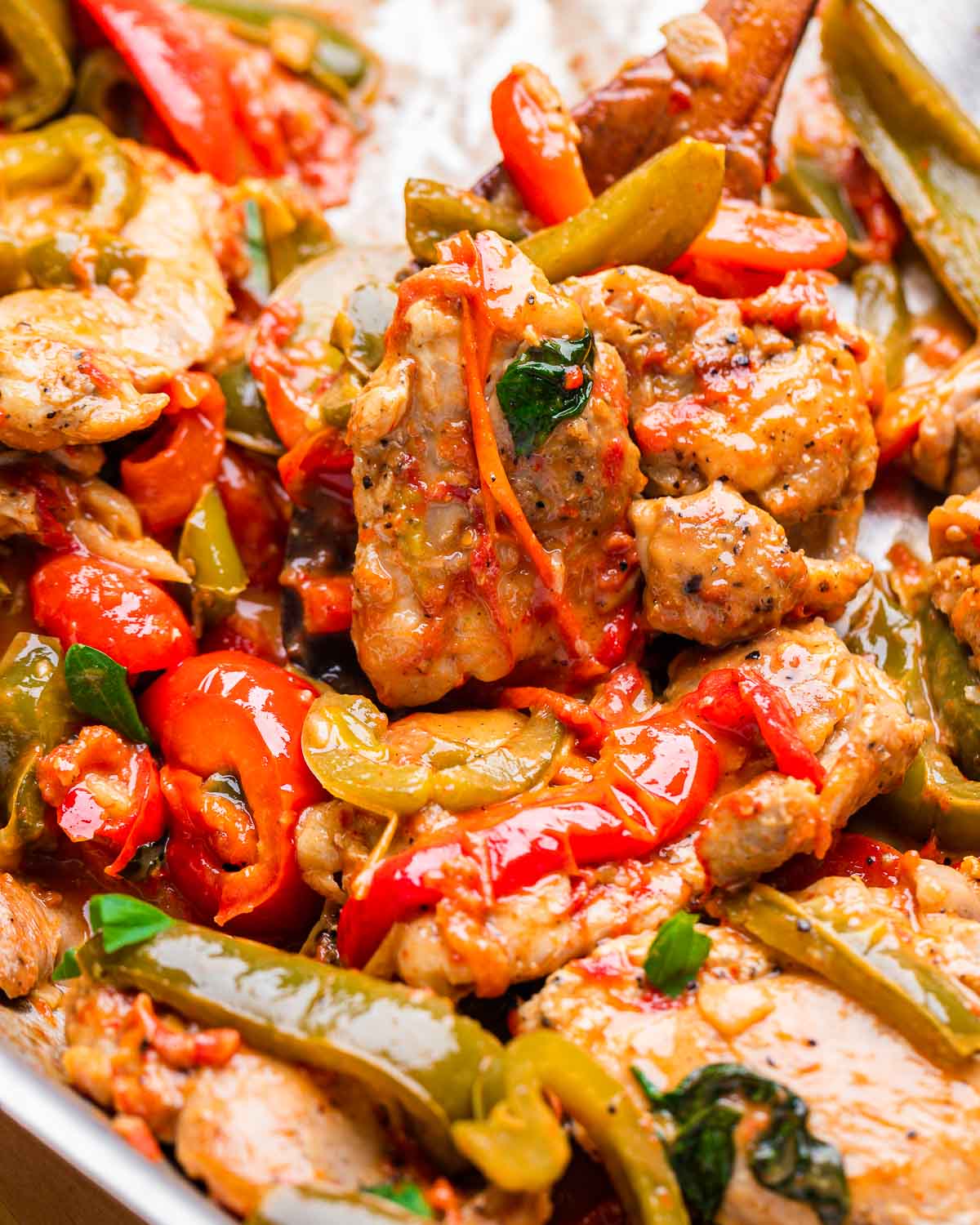Chicken and peppers in large roasting pan.