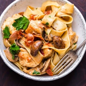 Chicken marsala pasta featured image.