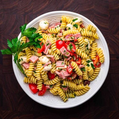 Italian pasta salad featured image.