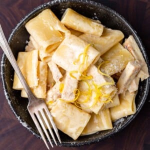 Creamy lemon chicken pasta featured image.
