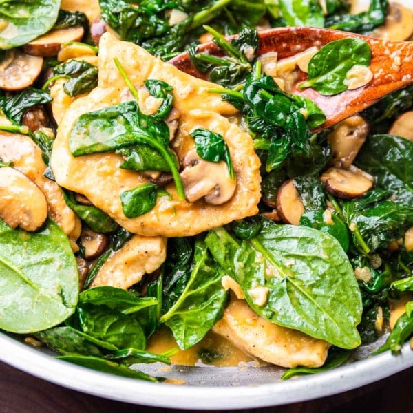 Spinach mushroom chicken featured image.