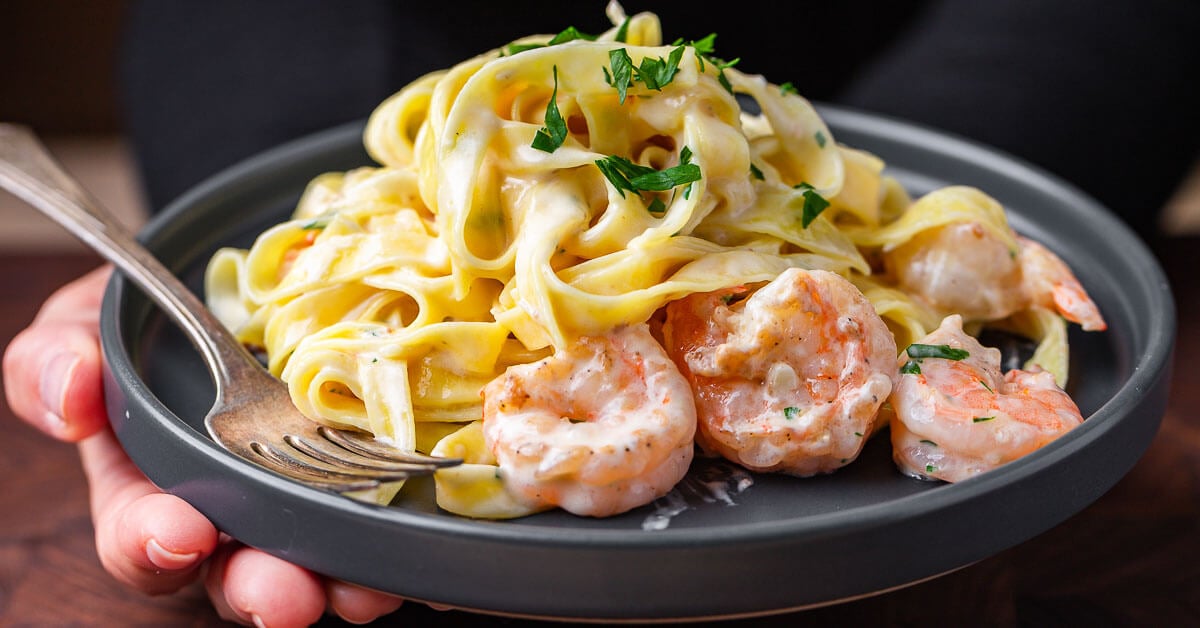 Shrimp Alfredo [www.sipandfeast.com]