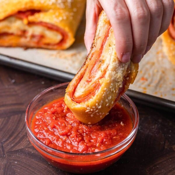 https://www.sipandfeast.com/wp-content/uploads/2022/08/stromboli-recipe-snippet-600x600.jpg