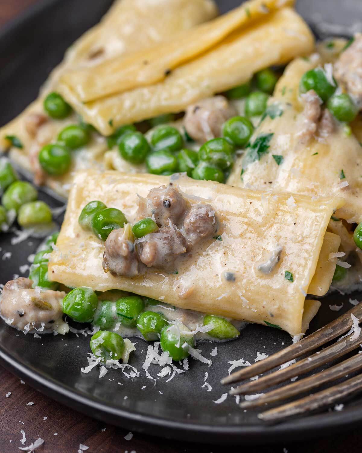 Gorgonzola cream sauce pasta in black plate.