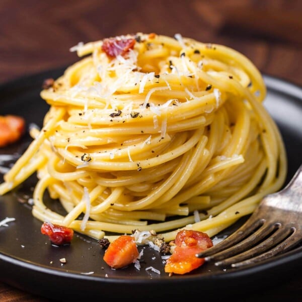 Spaghetti carbonara featured image.