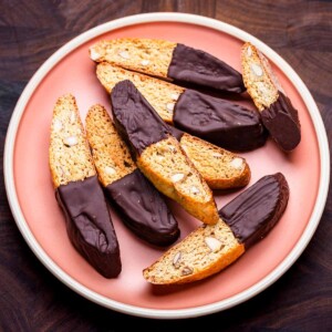 Almond biscotti recipe featured image.