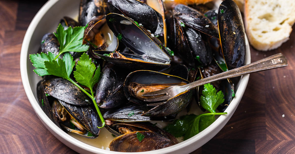 Mussels in White Wine Sauce Sip and Feast