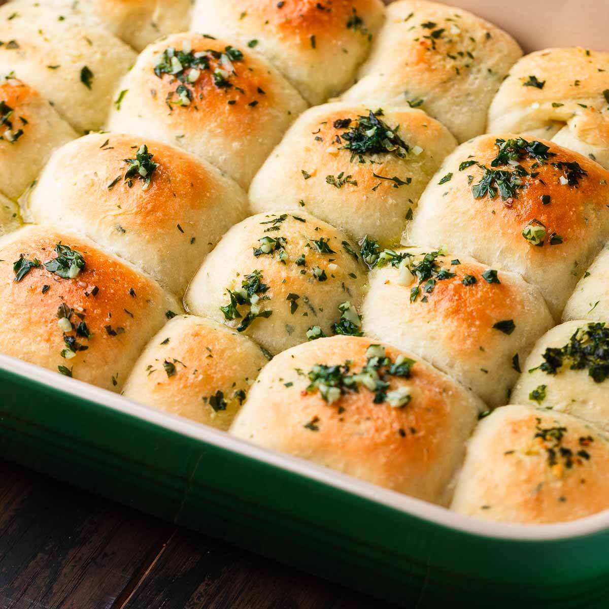 Garlic Butter Dinner Rolls - Vikalinka