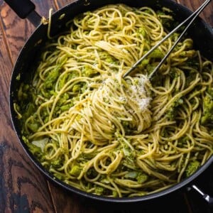 Pasta con broccoli recipe featured image.