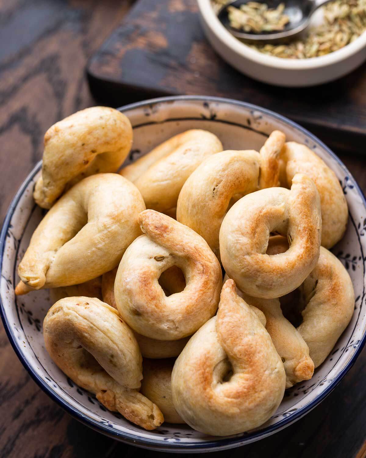 White bowl with taralli.