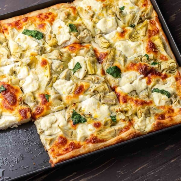 Artichoke pizza recipe featured image.