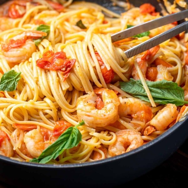 Shrimp tomato basil pasta featured image.