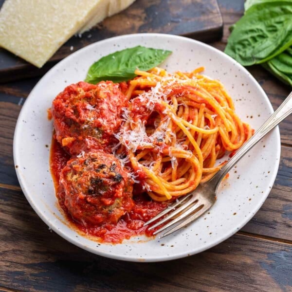 Spaghetti and meatballs featured image.