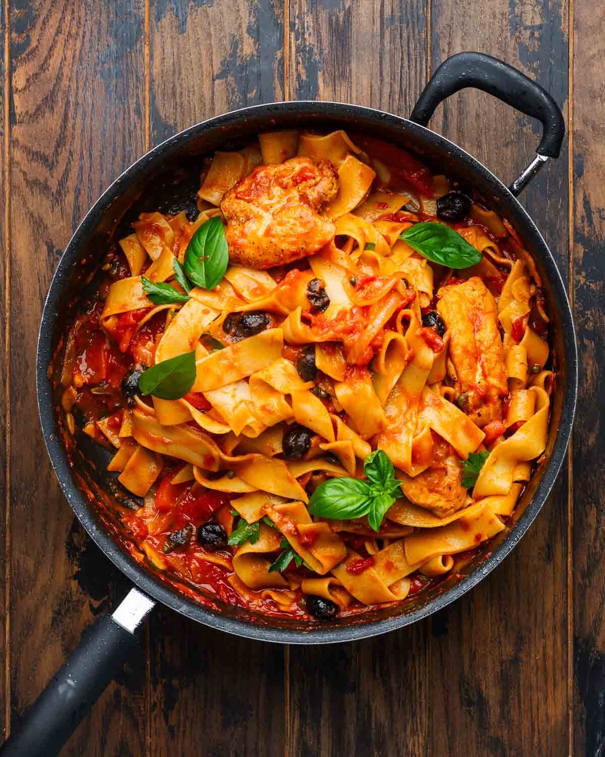 Overhead shot of large pan with chicken cacciatore pasta.