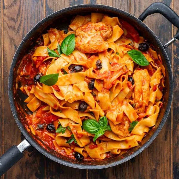 Chicken cacciatore pasta featured image.