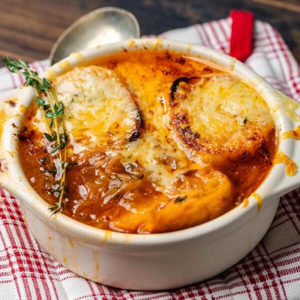 French onion soup recipe featured image.