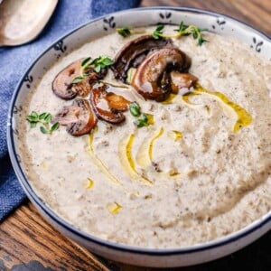 Featured image of white and blue bowl with creamy mushroom soup.