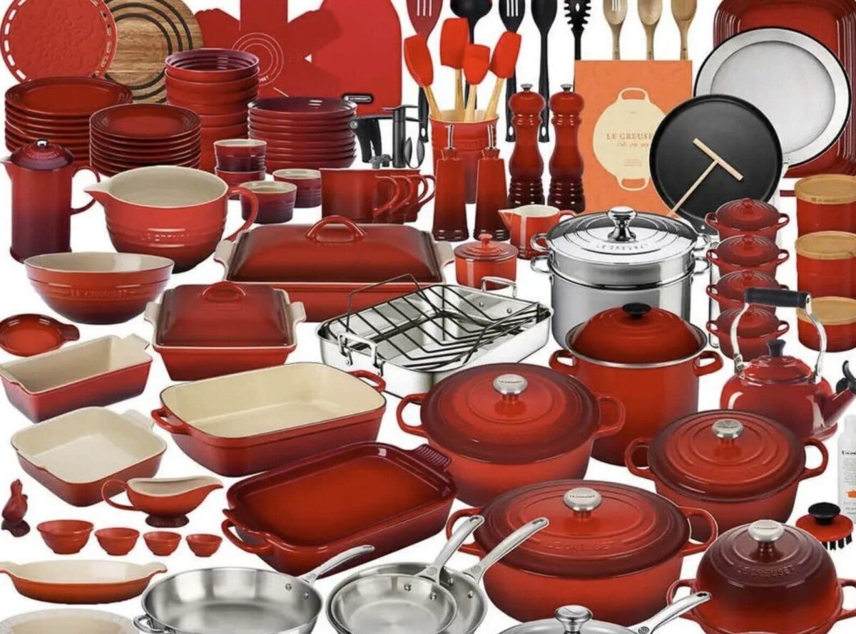 Picture of the Le Creuset 157 piece set from Costco.