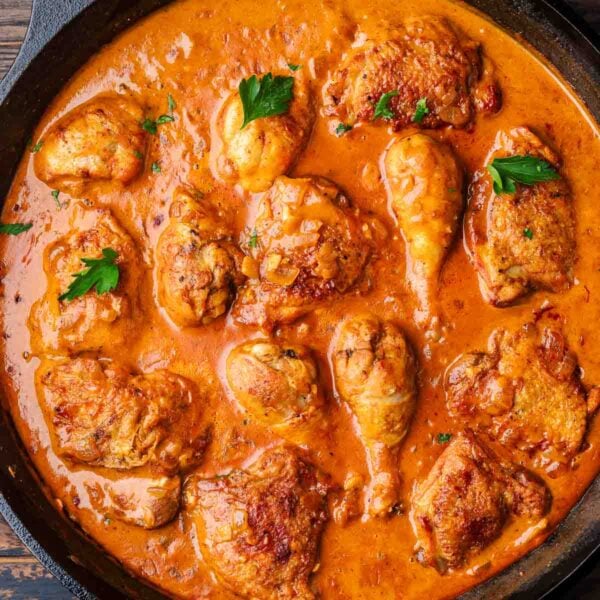 https://www.sipandfeast.com/wp-content/uploads/2024/01/chicken-paprikash-recipe-snippet-2-600x600.jpg