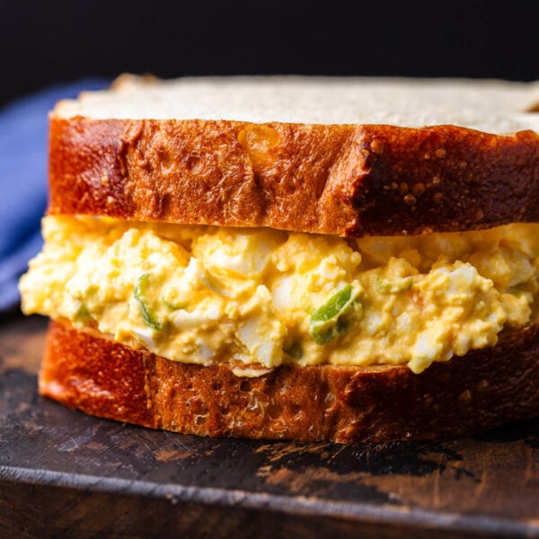 Deli-style egg salad on white bread.