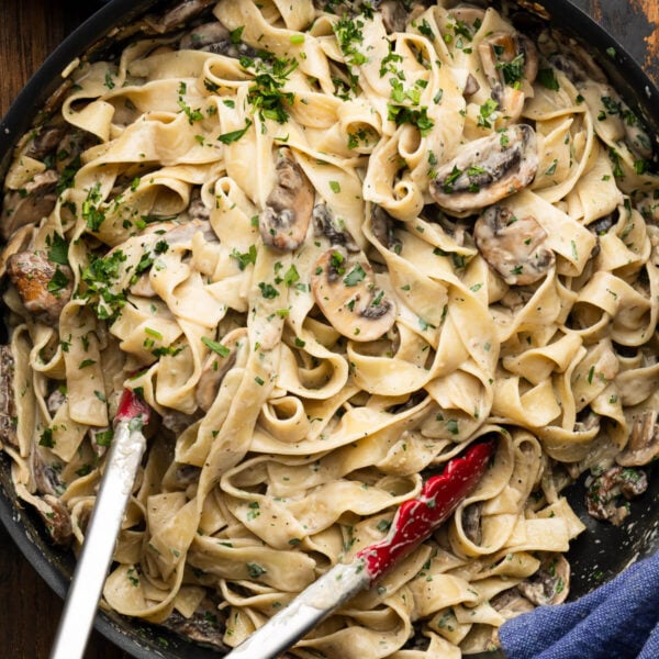 Garlic mushroom pasta in black pan.
